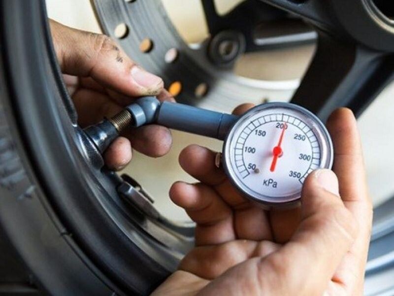 Áp suất lốp xe ô tô bao nhiêu là vừa đủ?