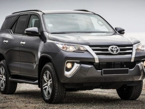 Lốp xe Fortuner bơm bao nhiêu kg là vừa đủ và an toàn?