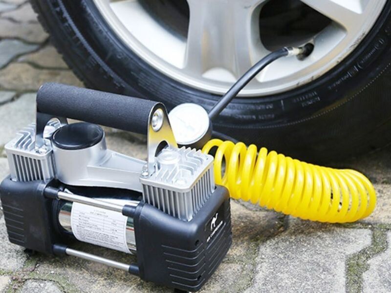 Bơm lốp ô tô dùng điện