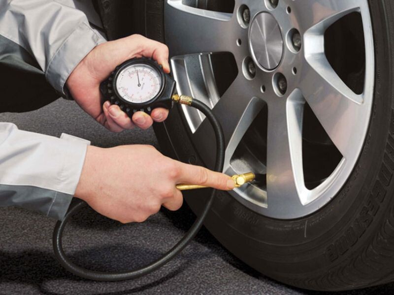 Kiểm tra áp suất lốp thường xuyên