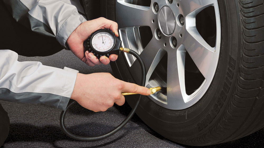 Kiểm tra và điều chỉnh áp suất lốp thường xuyên